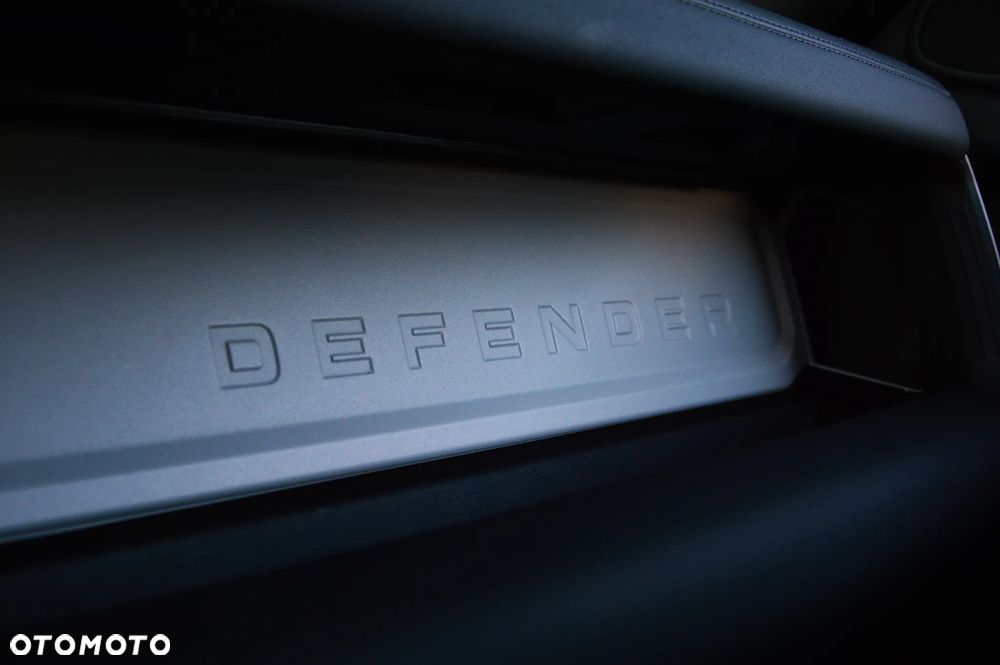 Land Rover Defender - 39