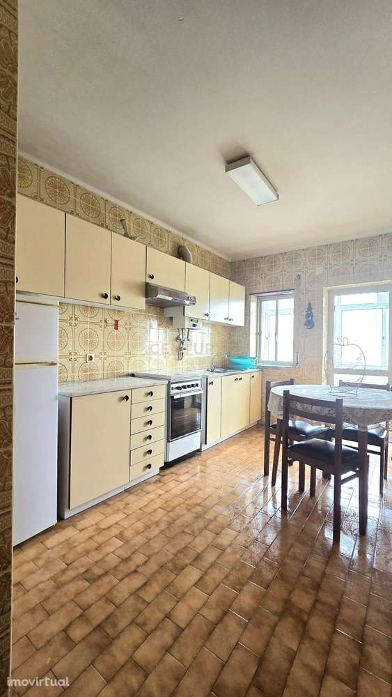 Vende-se T2 no Centro das Caldas da Rainha – Excelente Localização! - Grande imagem: 3/20