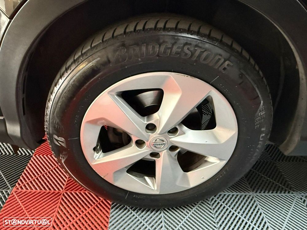 Nissan Qashqai 1.5 dCi N-Connecta J17 DCT - 16