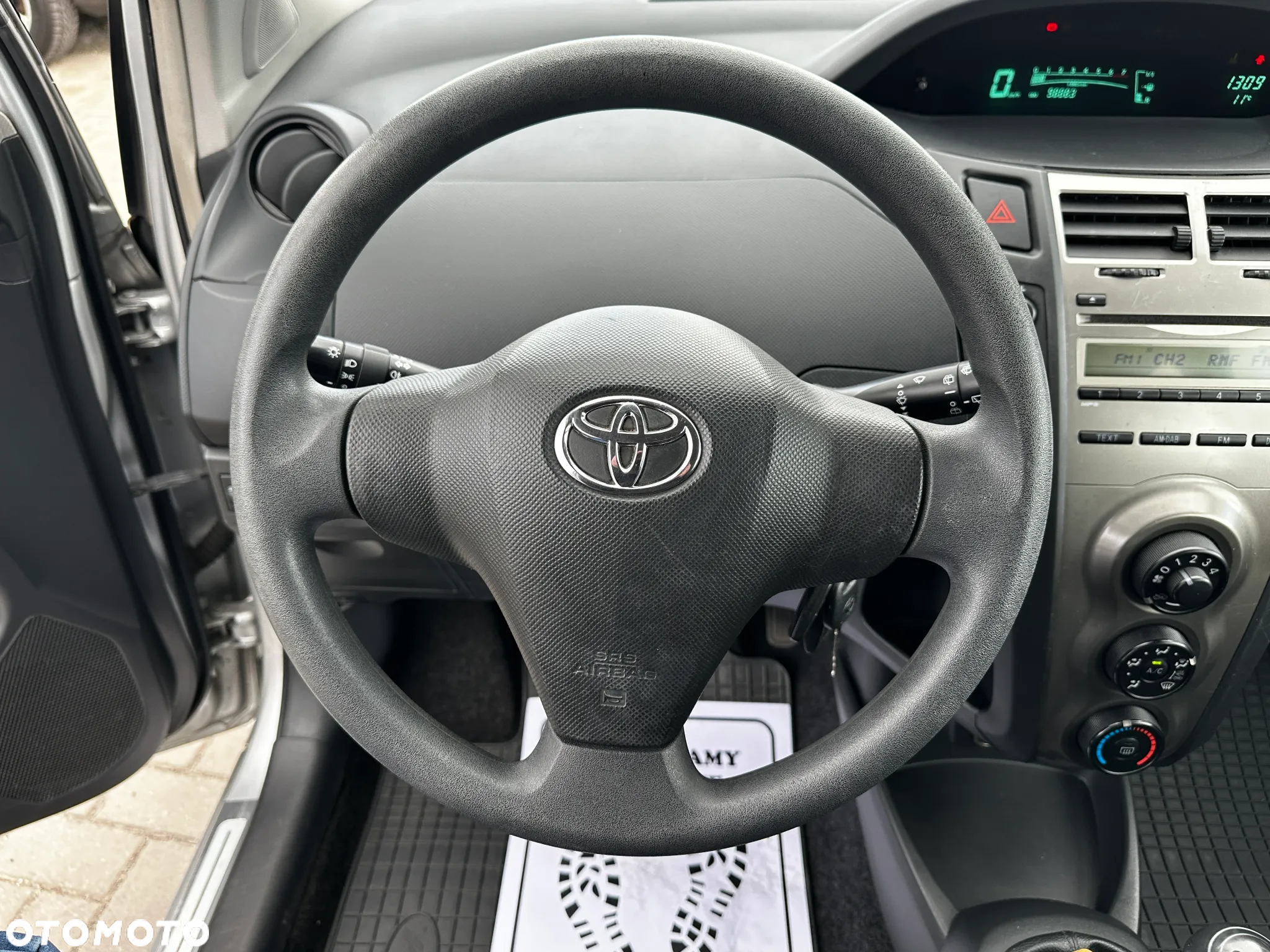 Toyota Yaris - 8