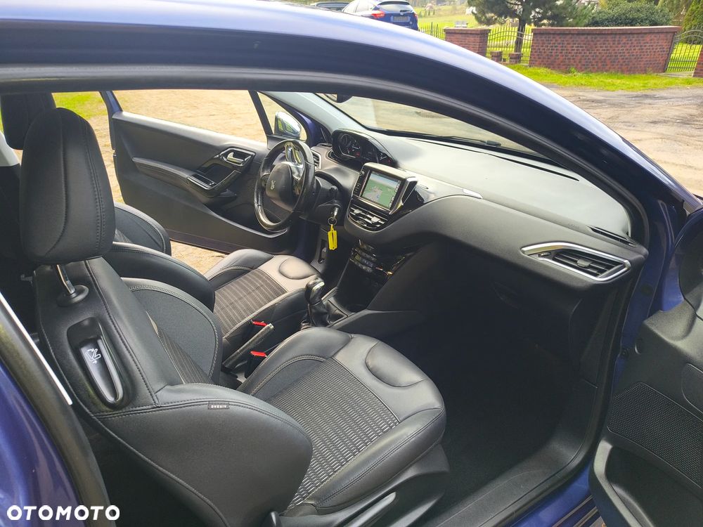 Peugeot 208 - 17