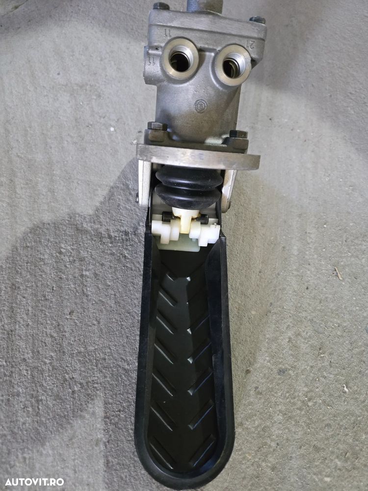 Supapa Frana Picior WABCO 4611130010 / Komatsu 20G-68-K1261 - NOUA IN CUTIE - 4