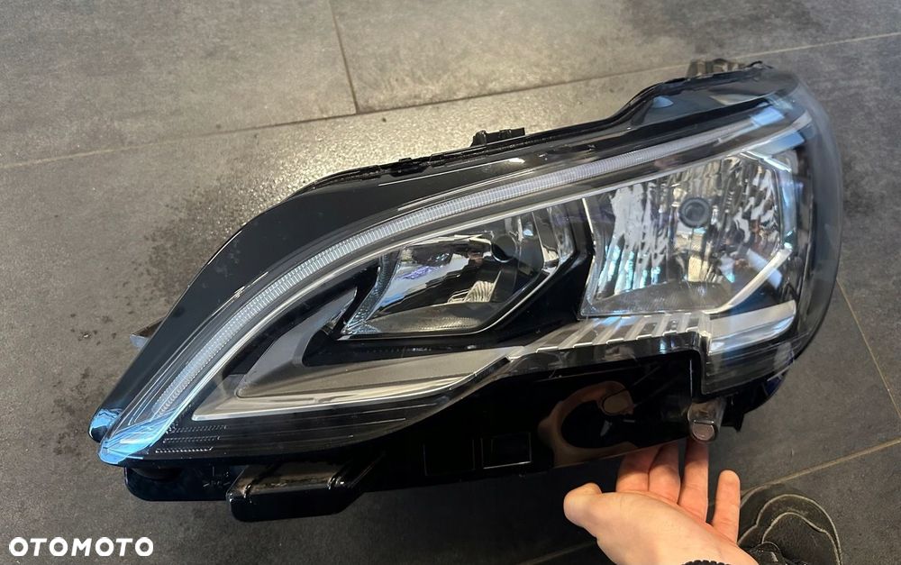 PEUGEOT 5008 II LAMPA LEWA PRZÓD ZWYKŁA  LED 9810478180 - 3