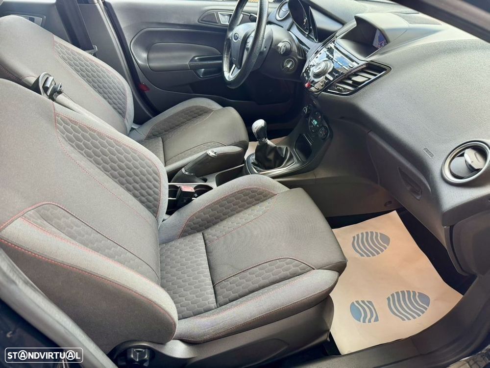 Ford Fiesta 1.5 TDCi STLine - 14