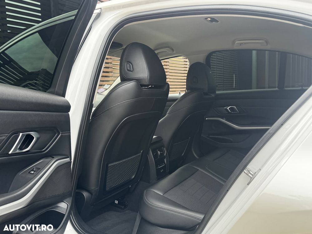 BMW Seria 3 330e Aut. Luxury Line - 18