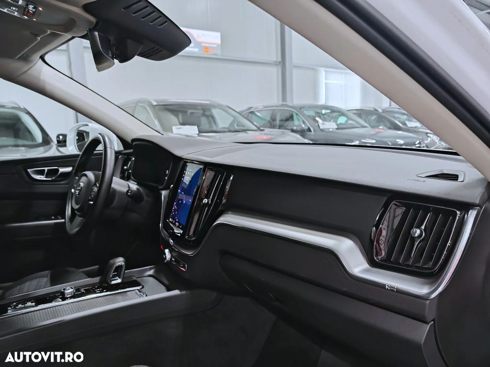 Volvo XC 60 B4 MHEV Momentum Pro - 8