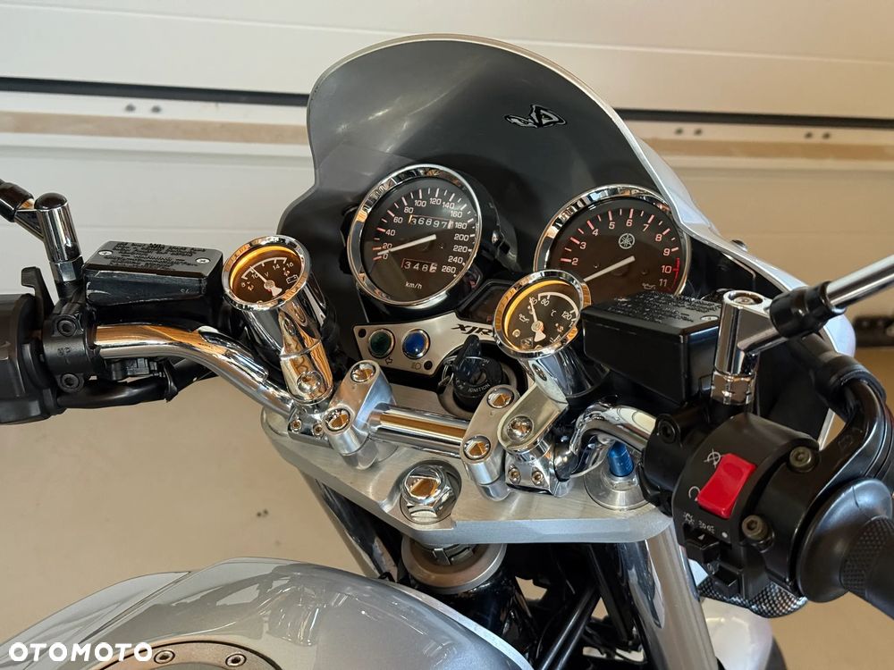 Yamaha XJR - 22