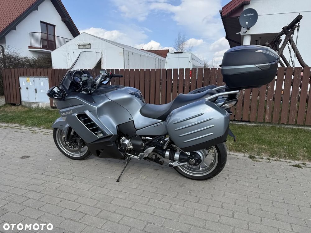 Kawasaki GTR - 6