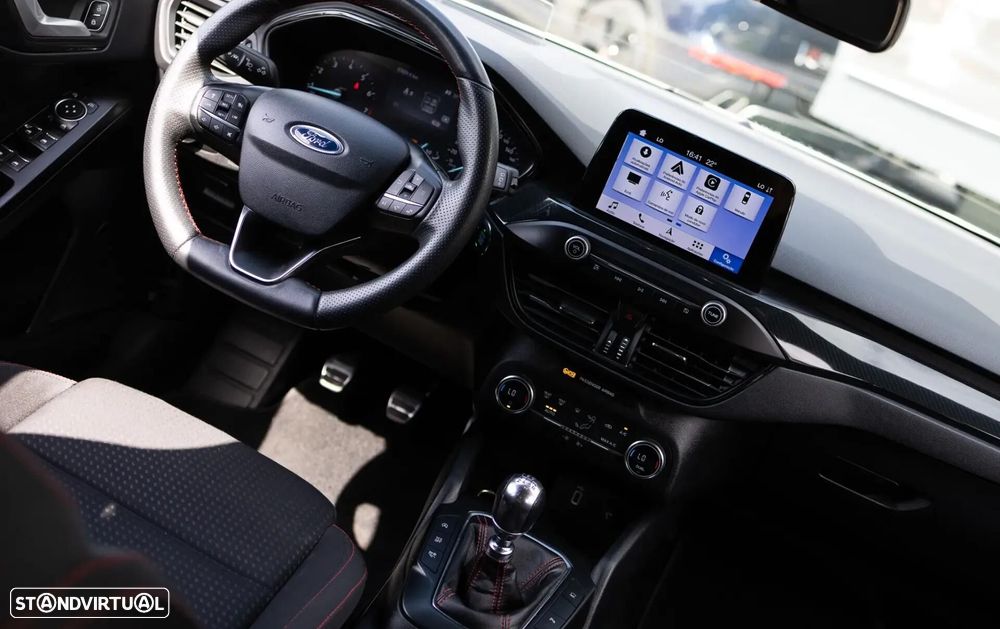 Ford Focus 1.0 EcoBoost S&S ST-LINE - 3