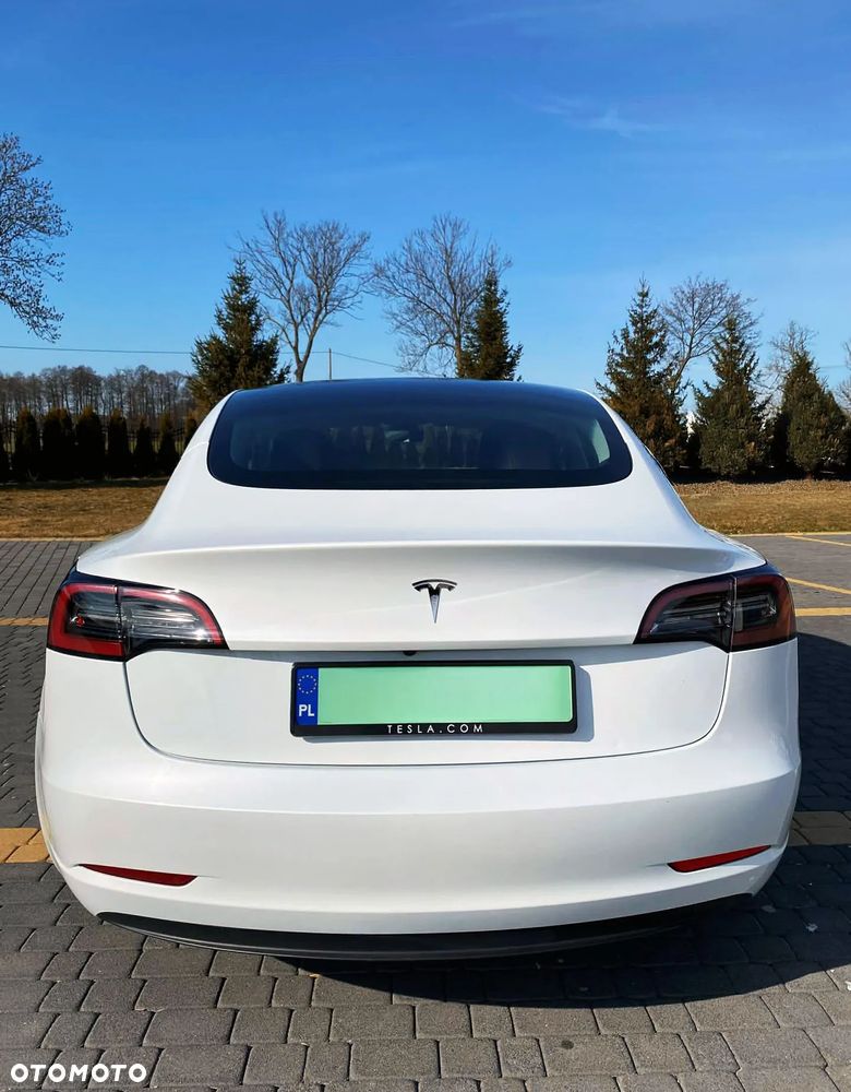 Tesla Model 3 - 4