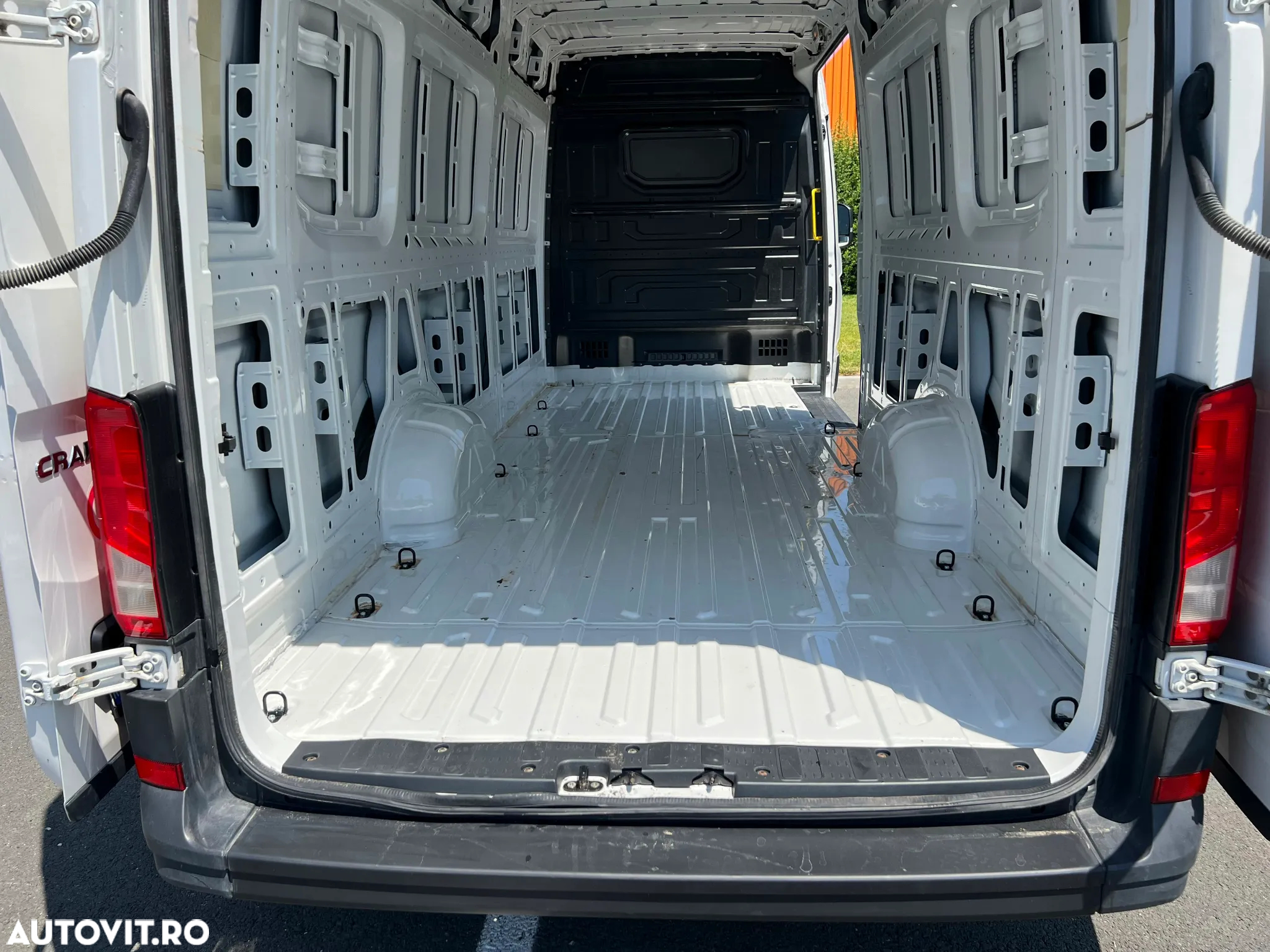 Volkswagen Crafter Furgon Maxi L5H3 - 12