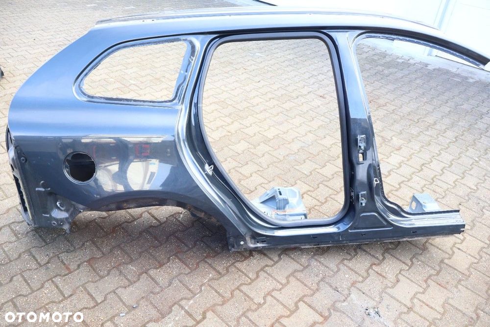 VOLVO XC60 I LIFT ĆWIARTKA BŁOTNIK PRAWA TYŁ 492-46