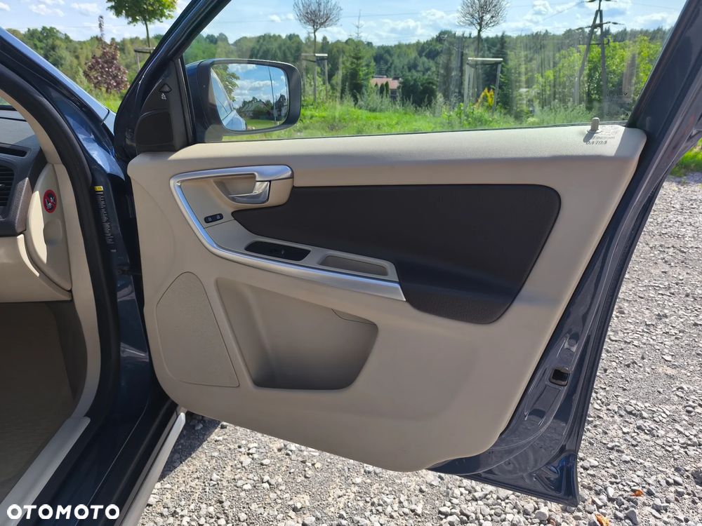 Volvo XC 60 2.4D AWD Summum - 33