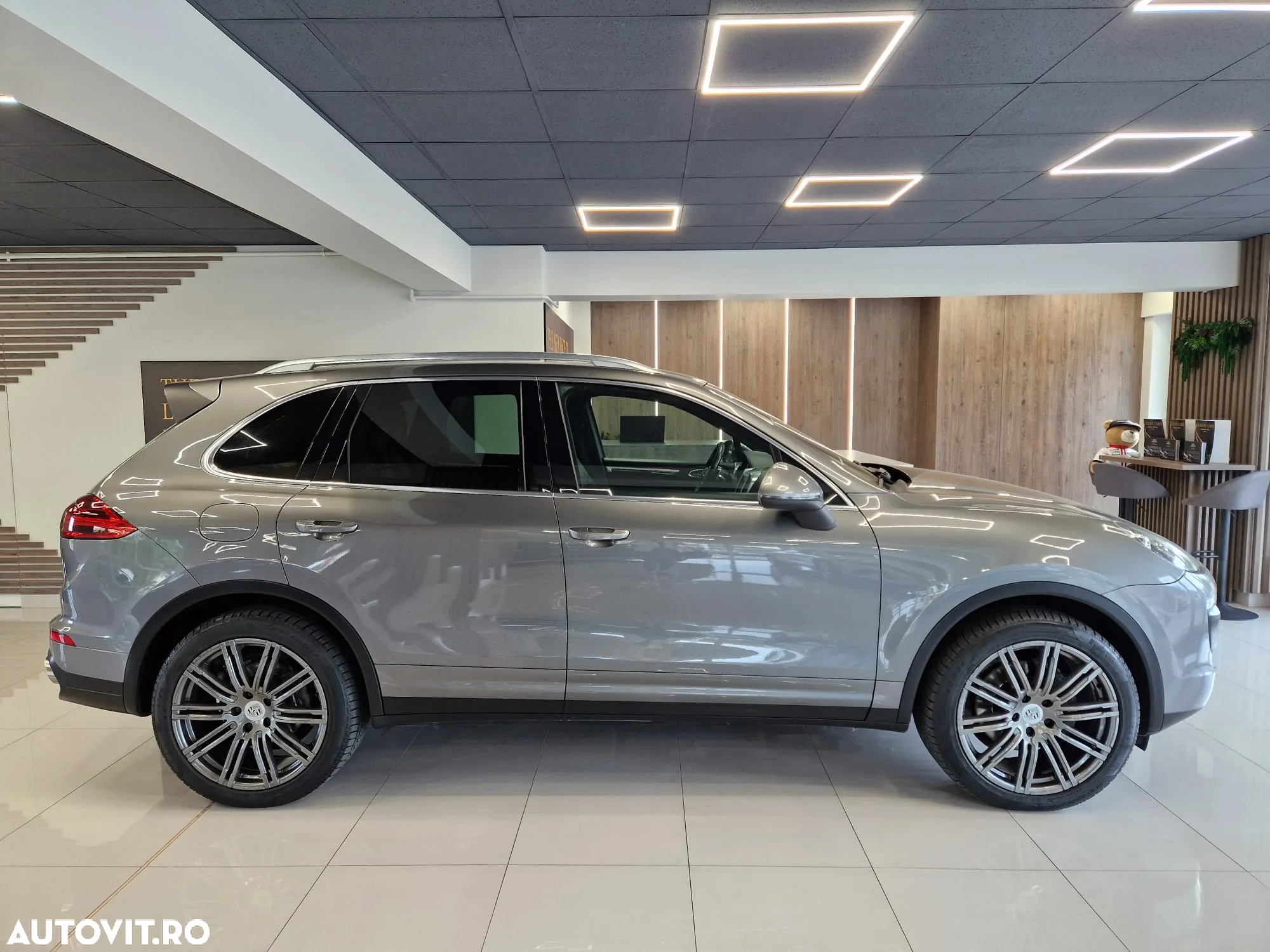 Porsche Cayenne 3.0 L - 7