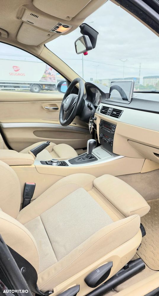 BMW Seria 3 320d DPF Touring Aut. - 5