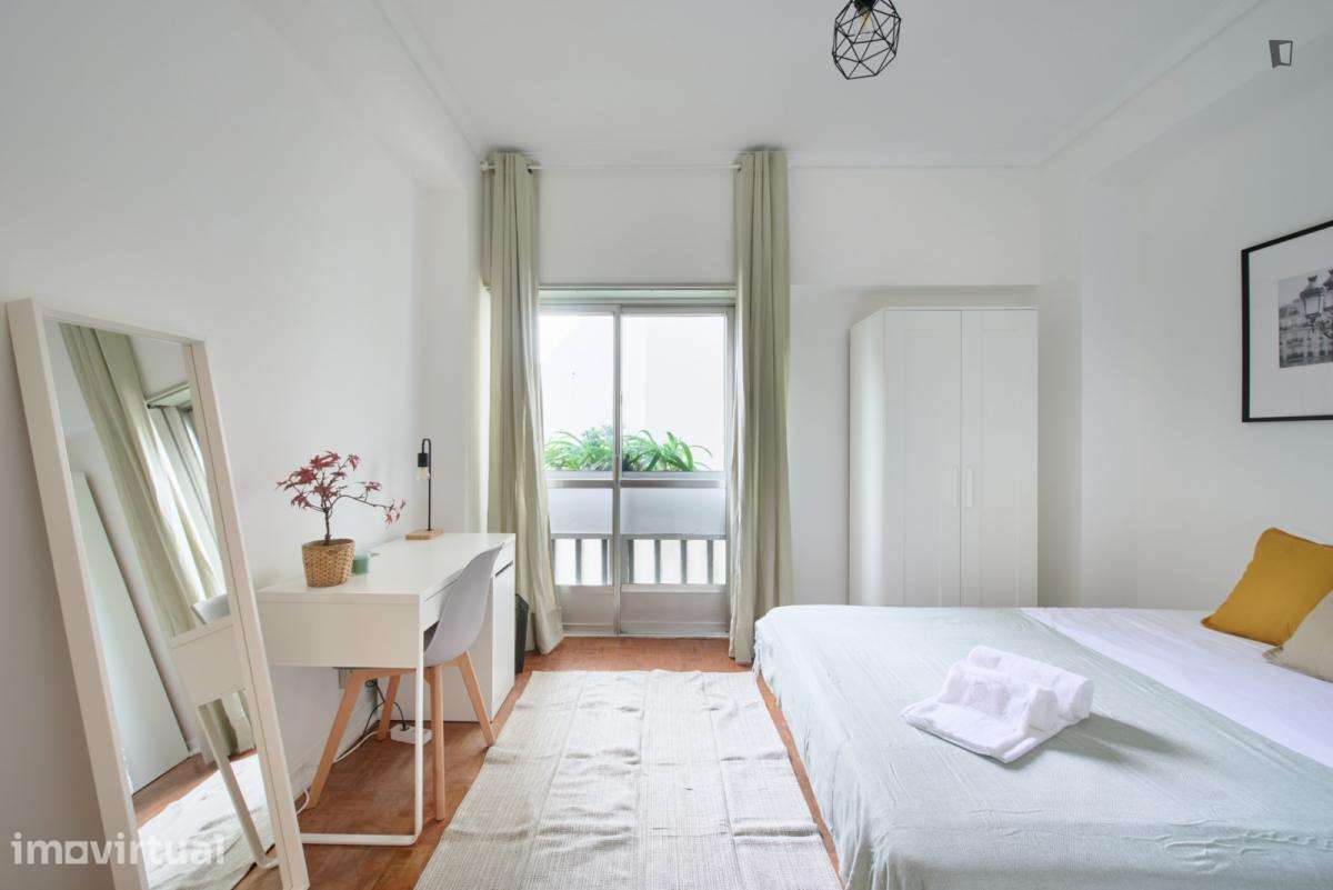 Quarto - localizado em Roma-Areeiro Lisbon - Grande imagem: 2/53