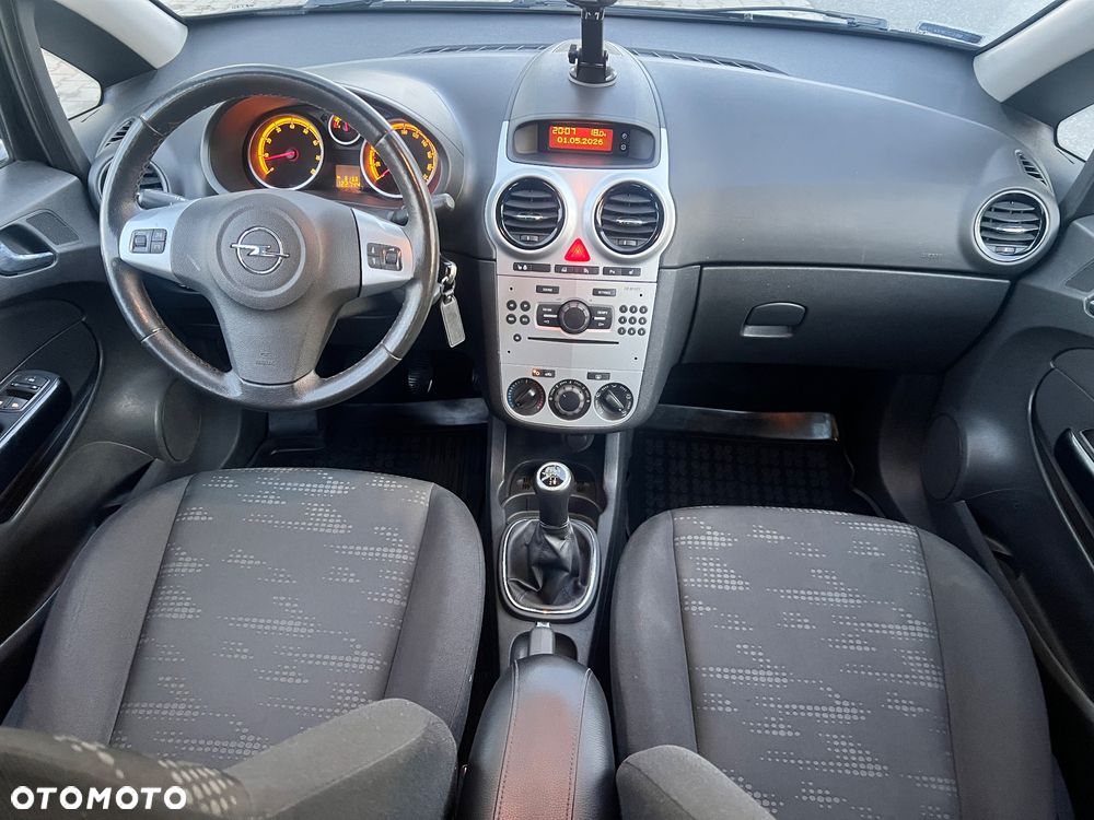 Opel Corsa 1.4 16V Cosmo - 8