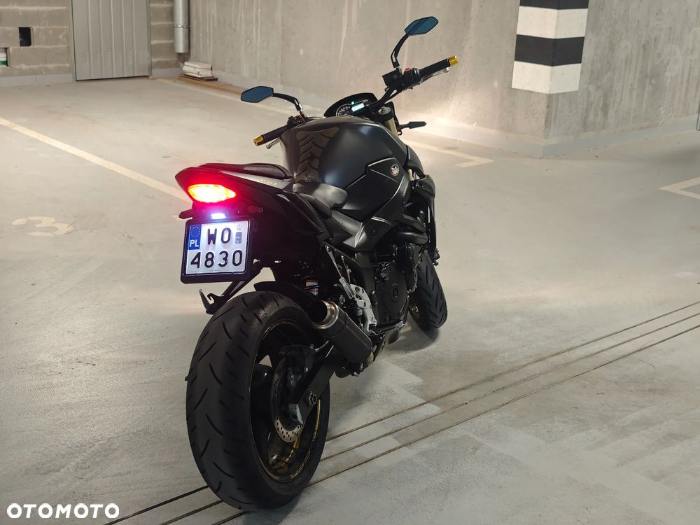 Suzuki GSR - 3