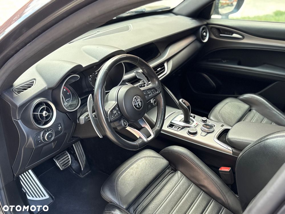 Alfa Romeo Stelvio - 12