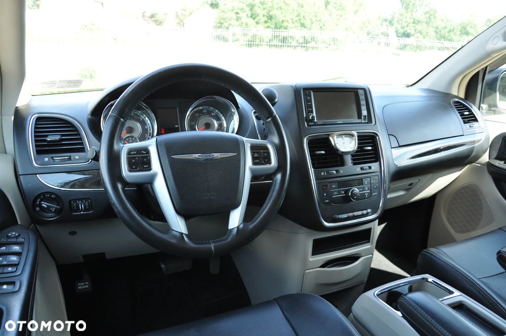 Chrysler Town & Country 3.6 Touring - 10
