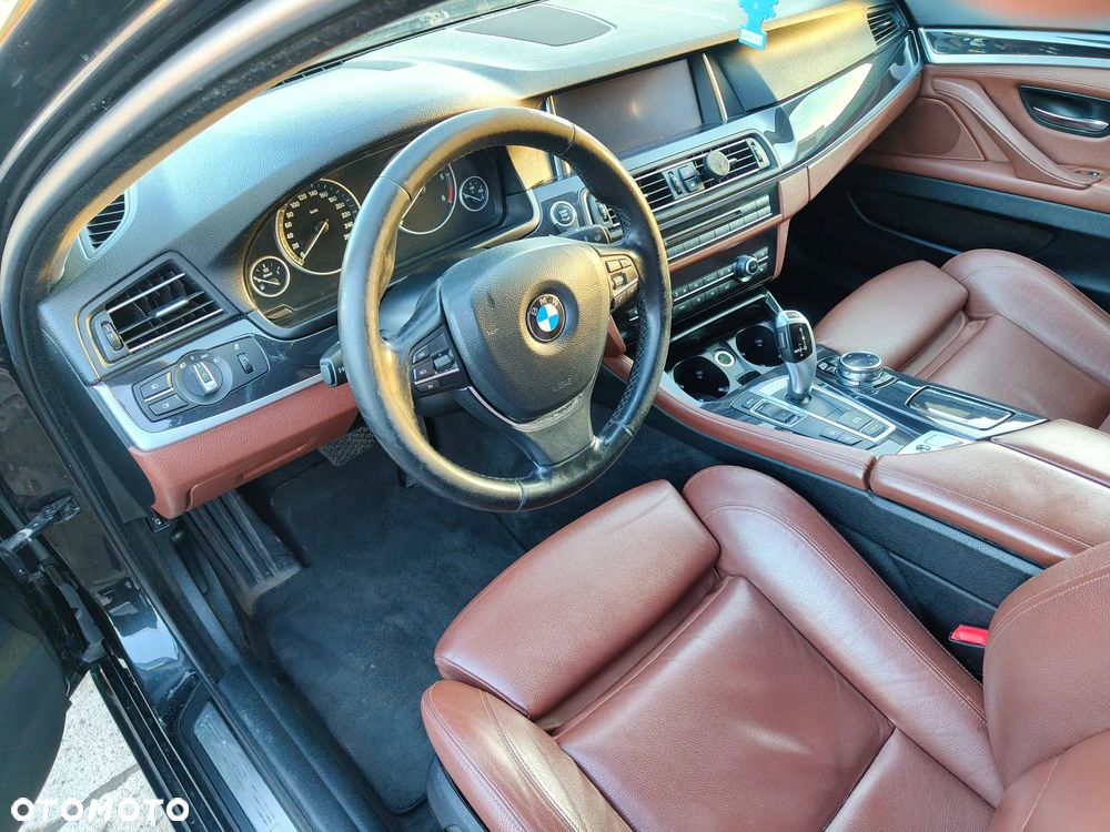 BMW Seria 5 525d xDrive Sport-Aut - 12