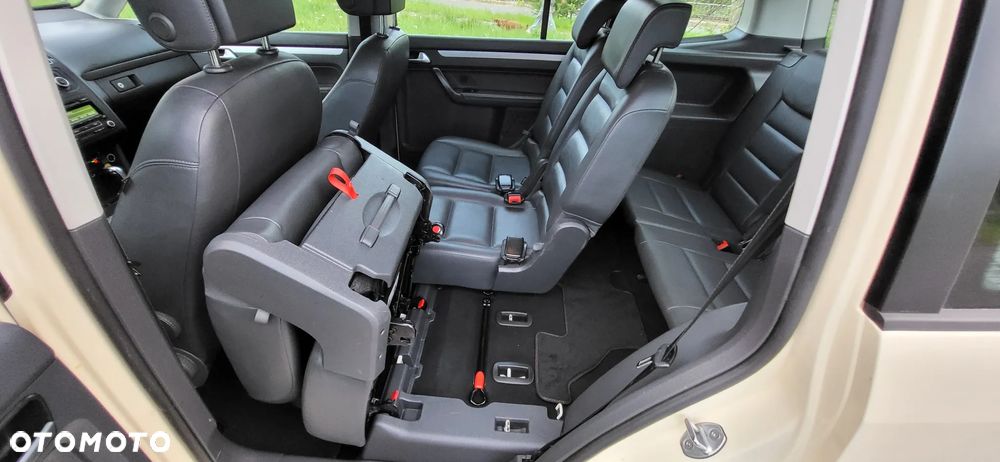 Volkswagen Touran - 11