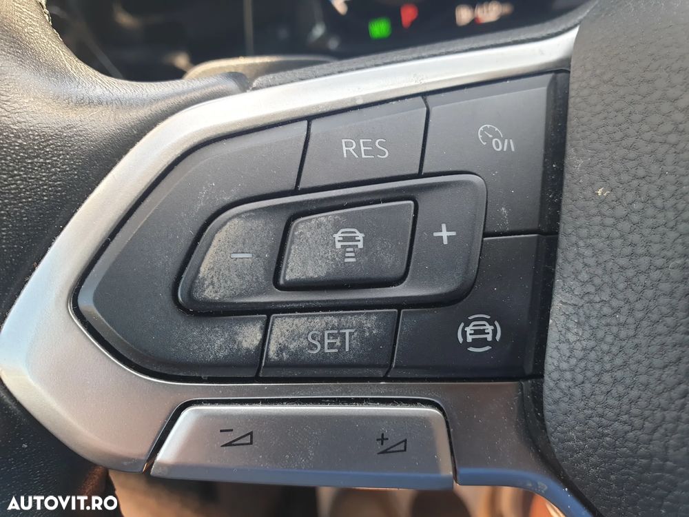 Volkswagen Golf 1.0 eTSI DSG MHEV Life - 29