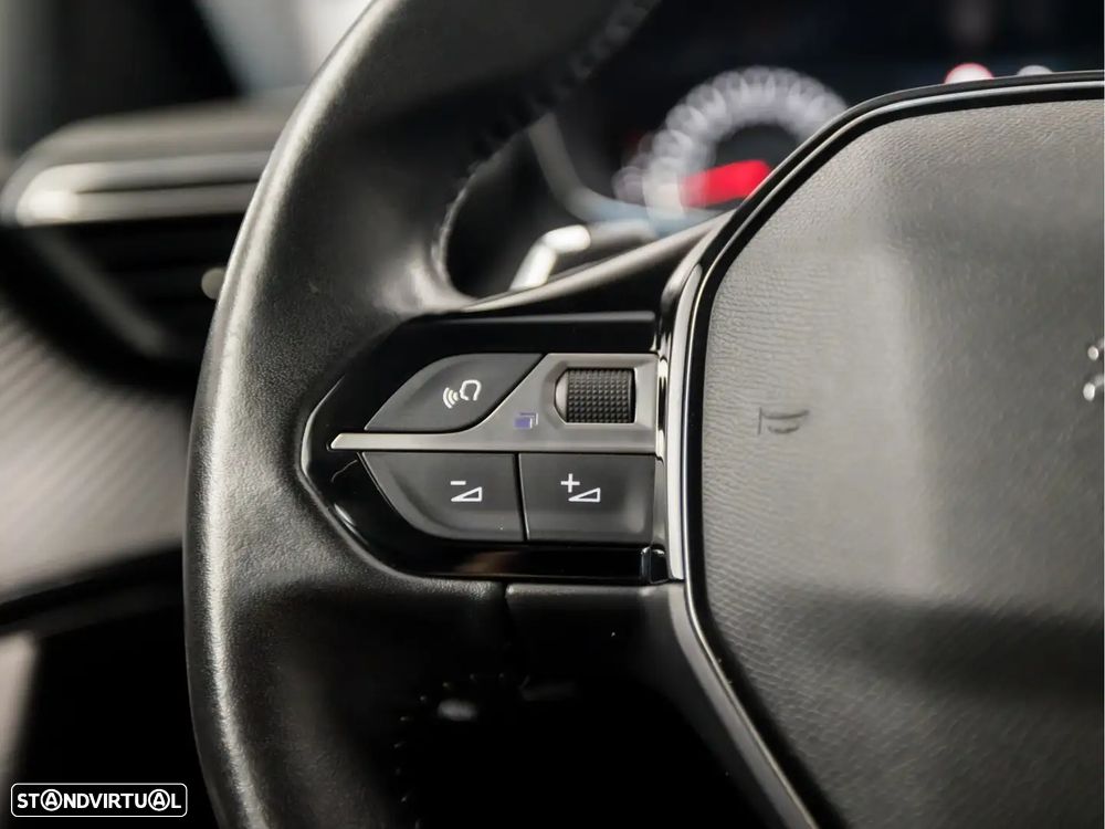 Peugeot 2008 1.2 PureTech Active EAT8 - 8