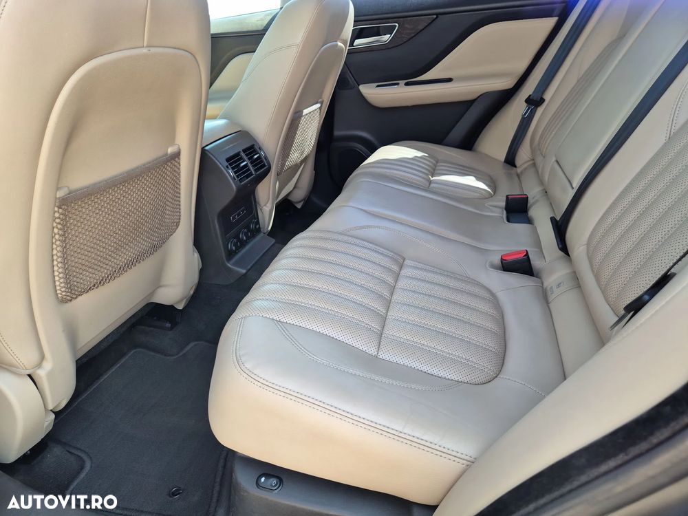 Jaguar F-Pace 20d AWD Portfolio - 22