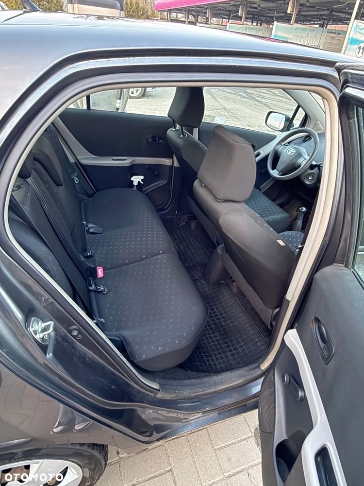 Toyota Yaris 1.3 Terra - 13
