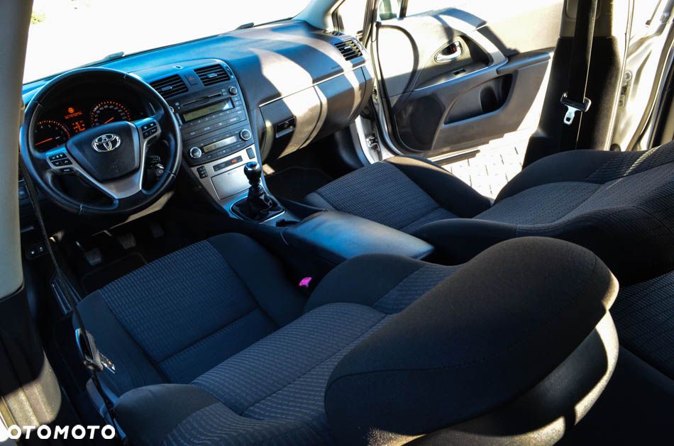 Toyota Avensis 1.8 Comfort - 35