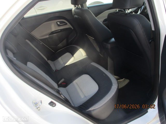 Kia Rio 1.2 Attract - 11
