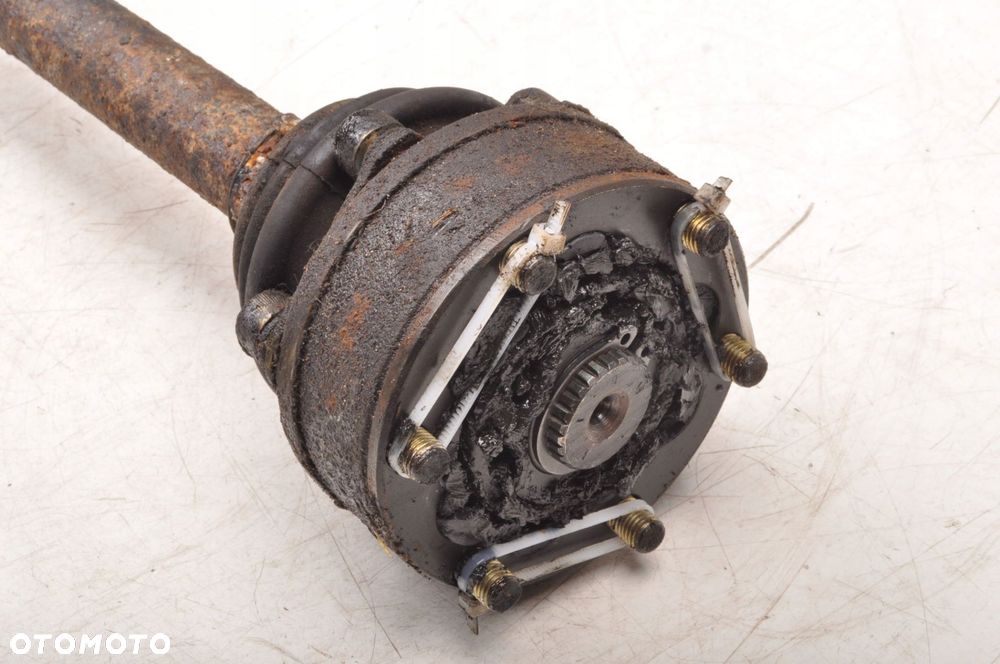 FORD GRANADA GXL 3.0 PÓŁOŚ LEWA TYLNA - 4