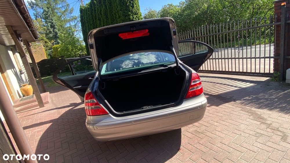 Mercedes-Benz Klasa E 200 Kompressor Automatik Classic - 11