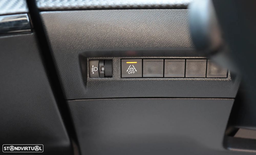 Peugeot 2008 1.2 PureTech Active EAT8 — fotografia 33