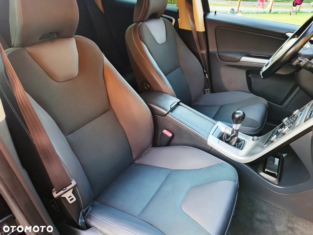 Volvo XC 60 D4 Momentum - 21