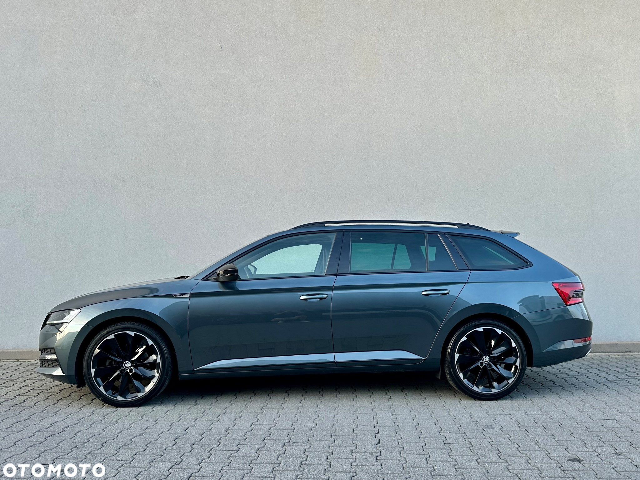 Skoda Superb 2.0 TDI DSG Sportline - 17