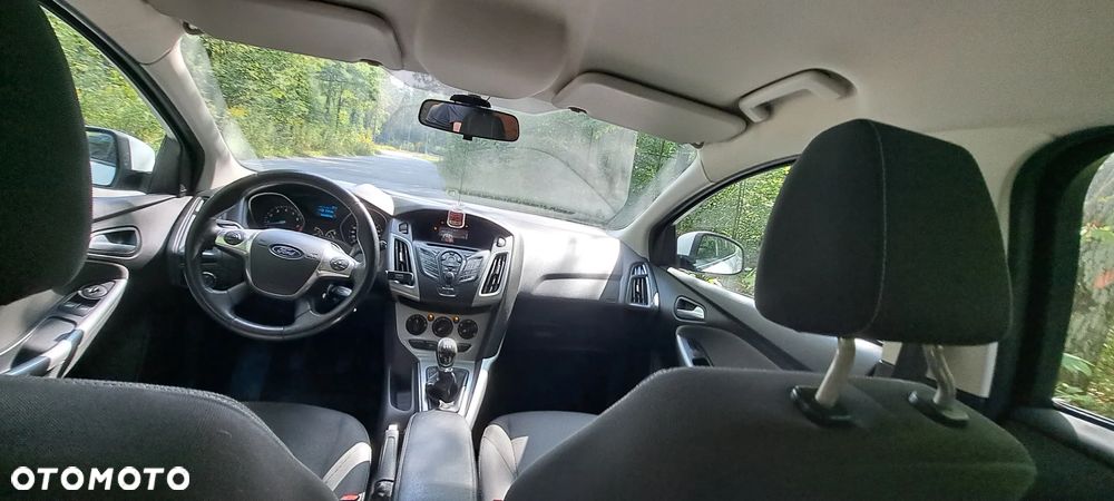 Ford Focus 1.0 EcoBoost Ambiente - 11