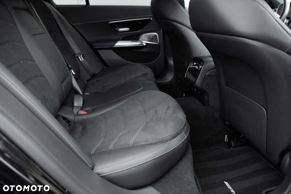 Mercedes-Benz Klasa E 220 d mHEV 4-Matic AMG 9G-Tronic - 29