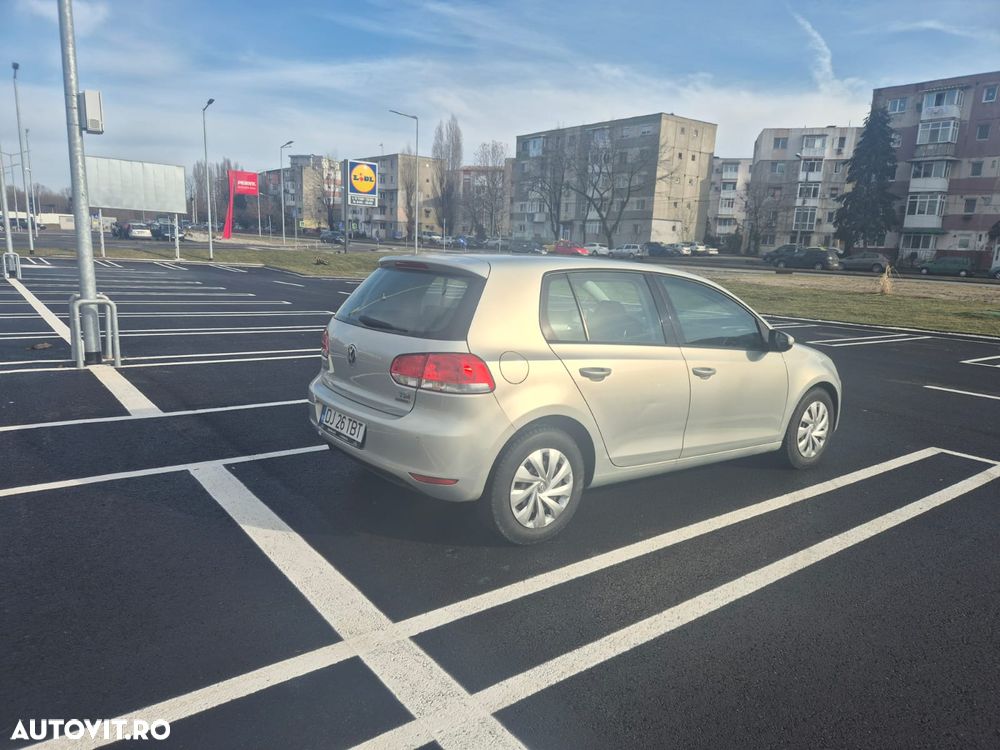 Volkswagen Golf 1.6 TDI DPF BlueMotion - 9
