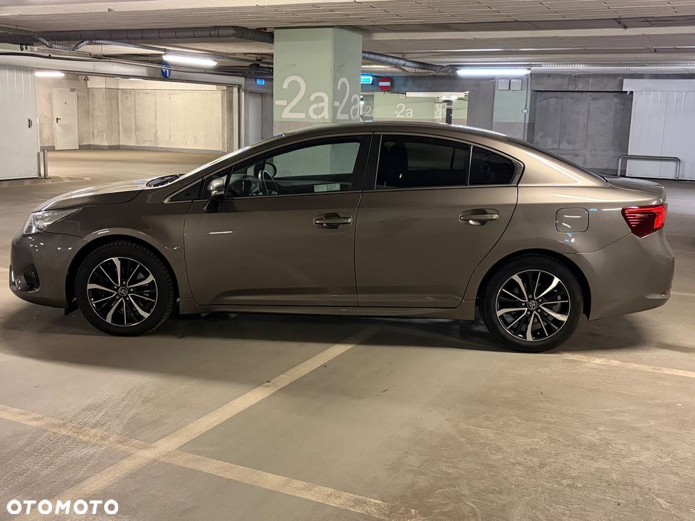 Toyota Avensis 2.0 D-4D Premium - 21