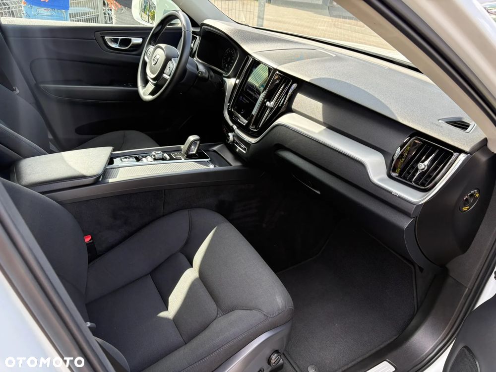 Volvo XC 60 B4 B Momentum - 26
