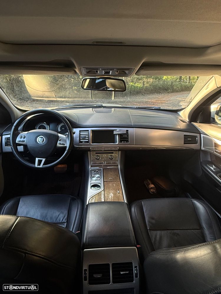 Jaguar XF 2.7 D V6 Premium Luxury - 6