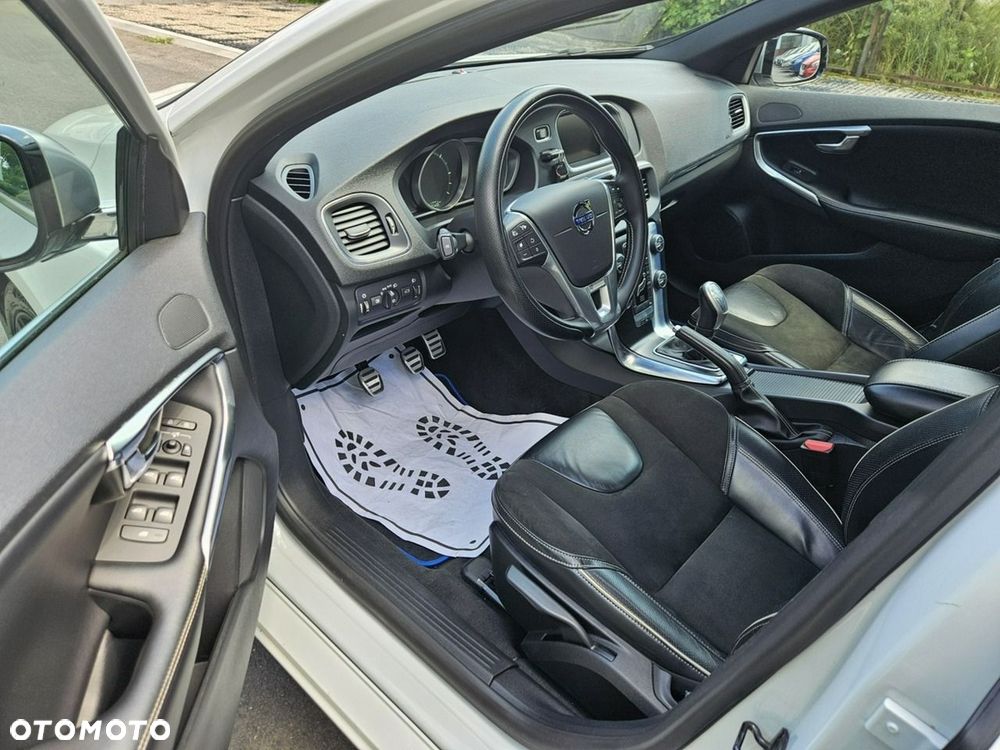 Volvo V40 D2 R-Design Momentum - 9