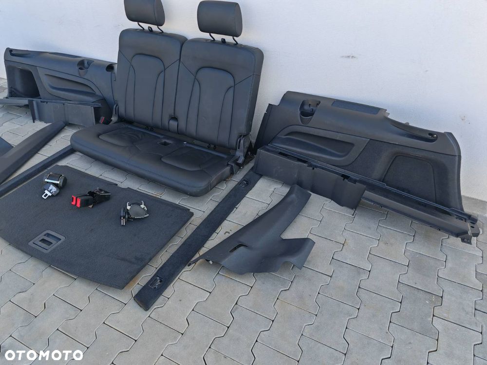 AUDI Q7 4L 05-15R FOTELE TYLNE KANAPA ZAGLOWKI TRZECI RZAD CZARNA SKORA PASY PODLOGA TAPICERKI BOCZKI WNETRZE BAGAZNIKA - 2