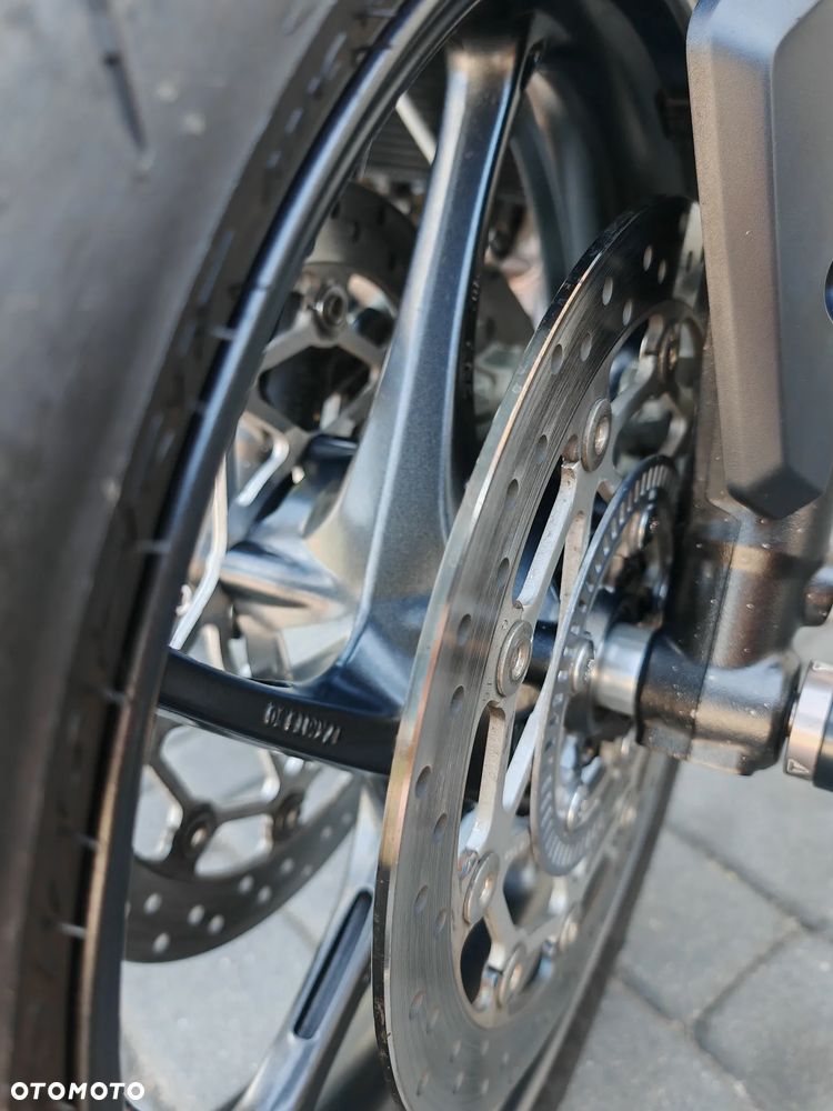Triumph Street Triple - 30