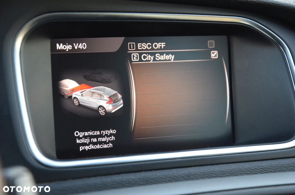 Volvo V40 Cross Country D2 Momentum - 24