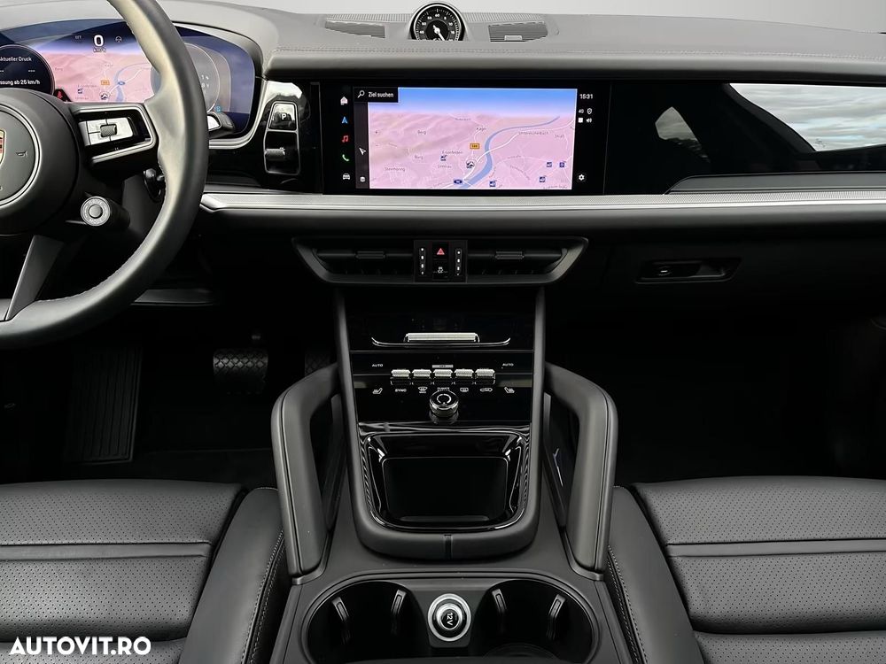 Porsche Cayenne Coupe E-Hybrid - 15