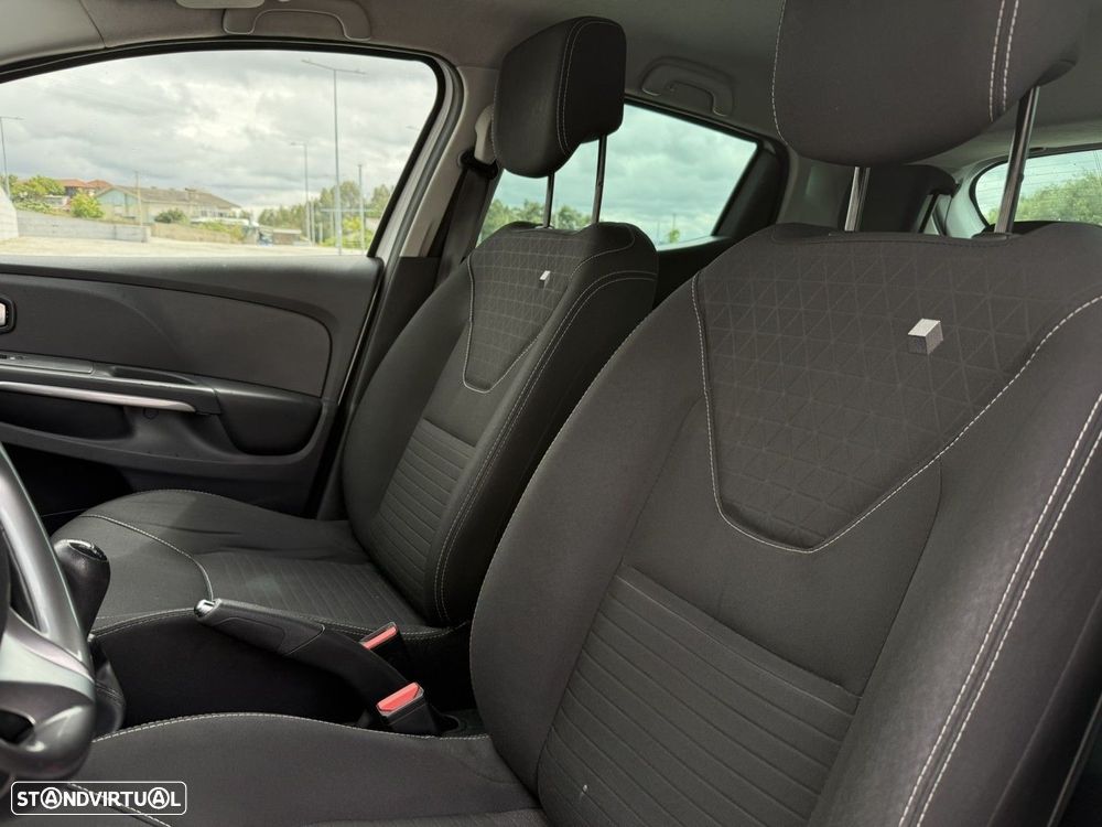 Renault Clio 1.5 dCi Limited - 10