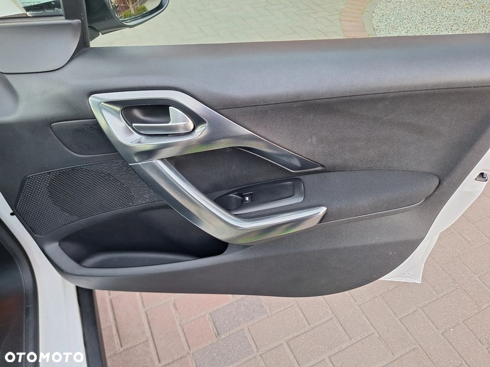 Peugeot 2008 BlueHDi FAP 120 STOP & START Crossway - 33